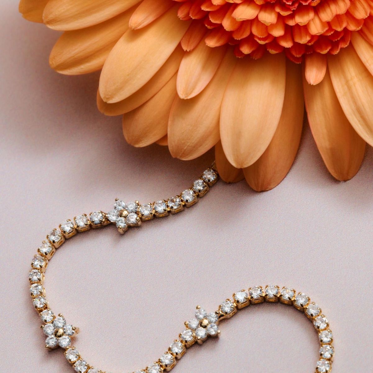 40137 Flower Stationed Tennis Bracelet 
