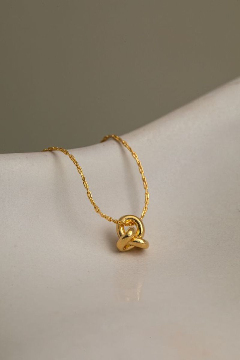 29350 Mini Knot Fine Collar Necklace - Pale Gold